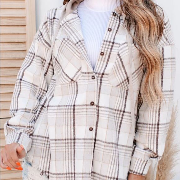 NWT Very J Cream Plaid Flannel Button Down Hoodie Hooded Shacket Top Shirt - Picture 6 of 7